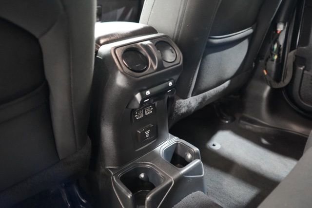 Used 2022 Jeep Wrangler Unlimited Sahara image 32