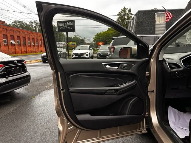 Used 2020 Ford Edge Titanium w/ Equipment Group 301A FWD image 11