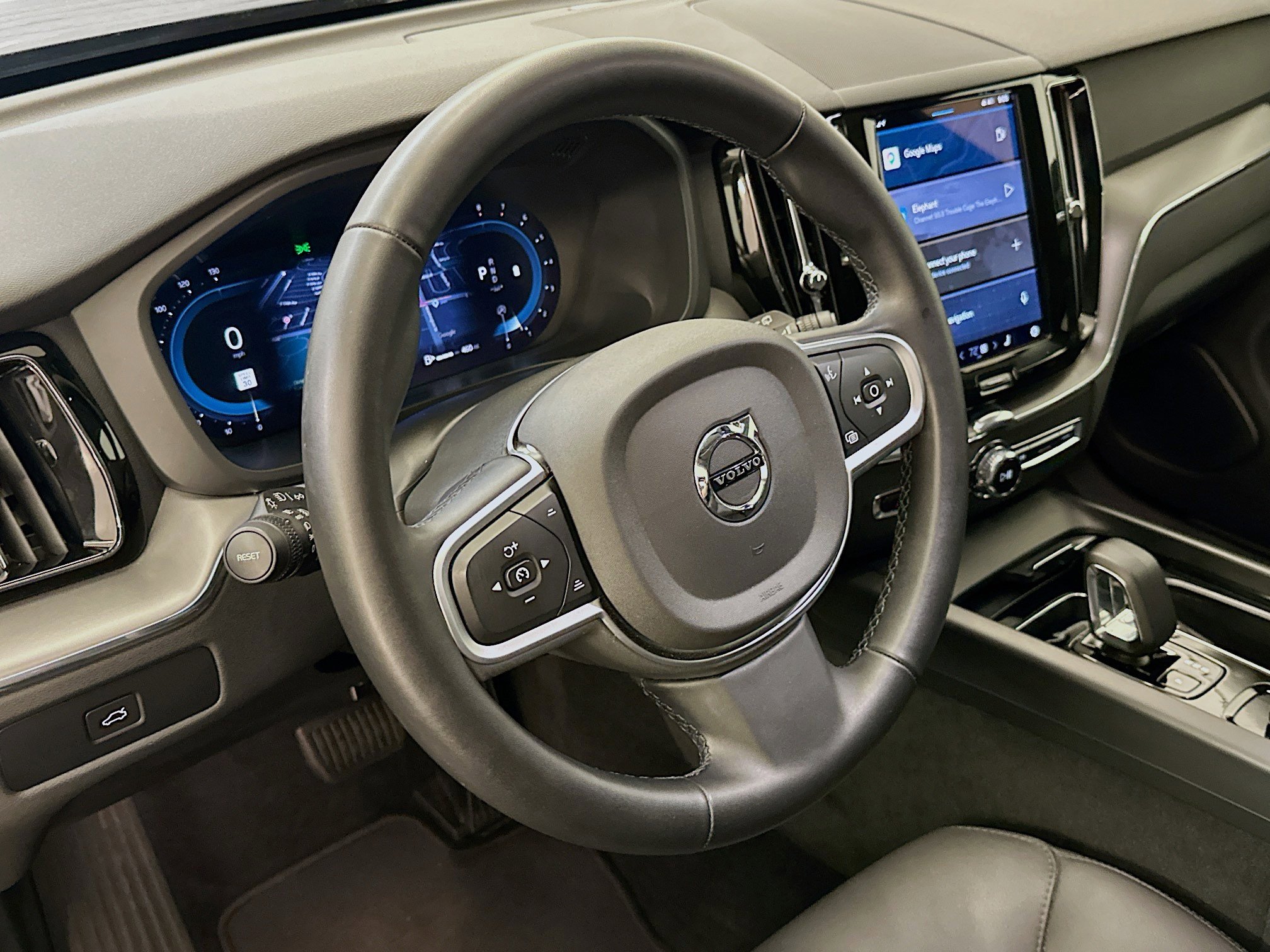 Used 2025 Volvo XC60 B5 Core image 18