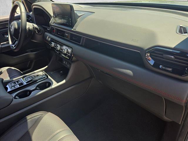 Used 2025 Honda Pilot Black Edition image 24