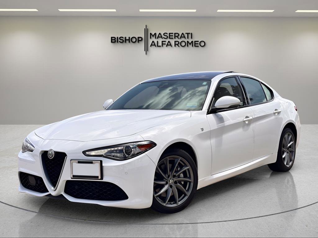 Used 2022 Alfa Romeo Giulia Ti AWD/4WD image 2