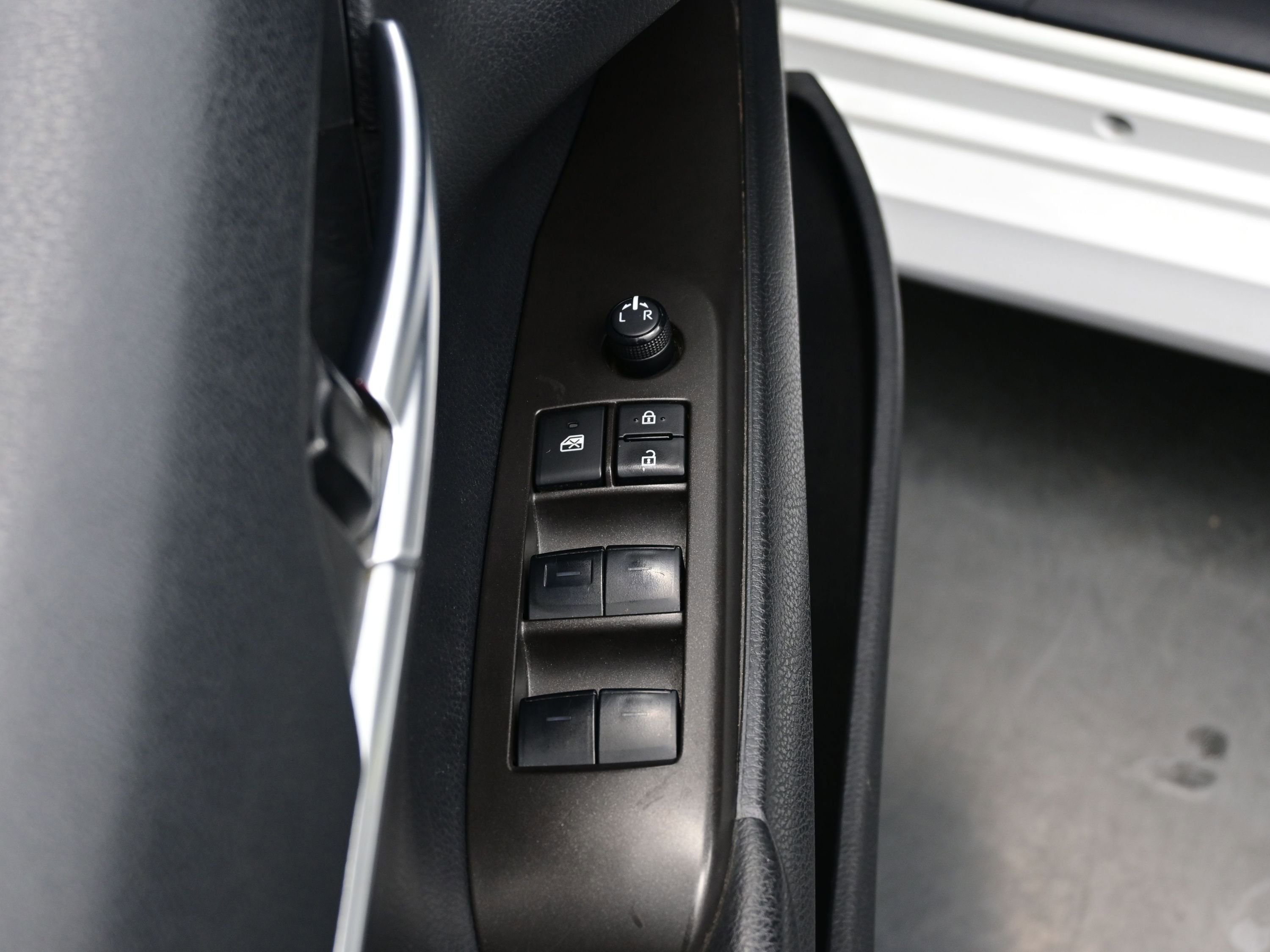 Used 2023 Toyota Camry LE image 10