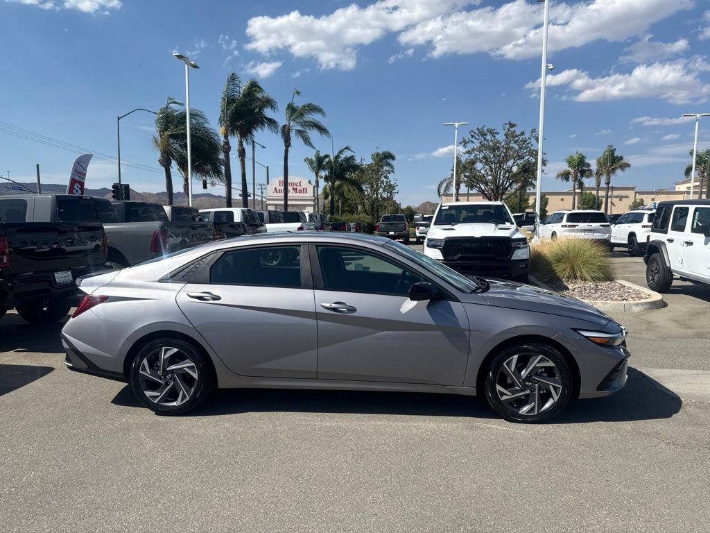 Used 2025 Hyundai Elantra SEL FWD image 3