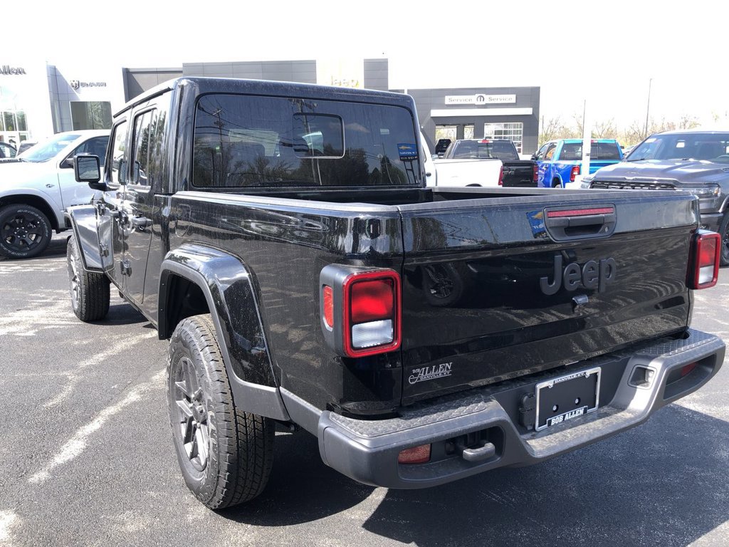 New 2026 Jeep Gladiator Sport AWD/4WD image 4