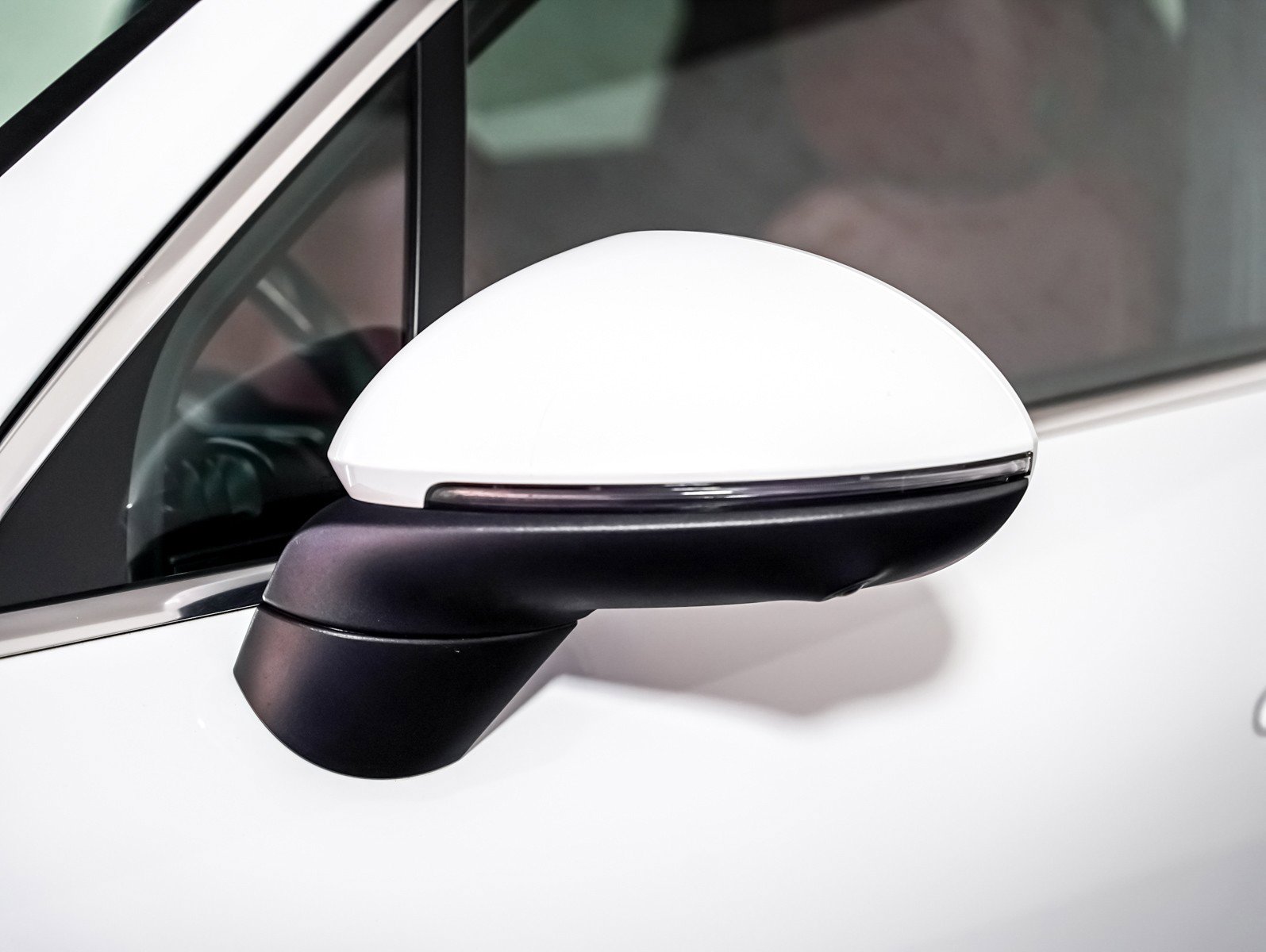 Certified 2022 Porsche Cayenne E-Hybrid w/ Premium Package image 29