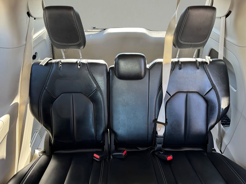 Used 2023 Chrysler Pacifica Touring-L image 15