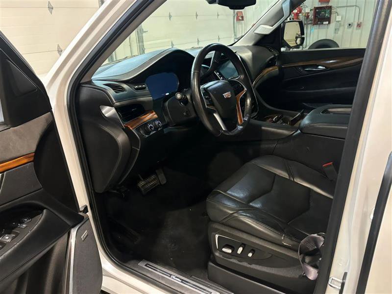 Used 2016 Cadillac Escalade ESV Luxury AWD/4WD image 9