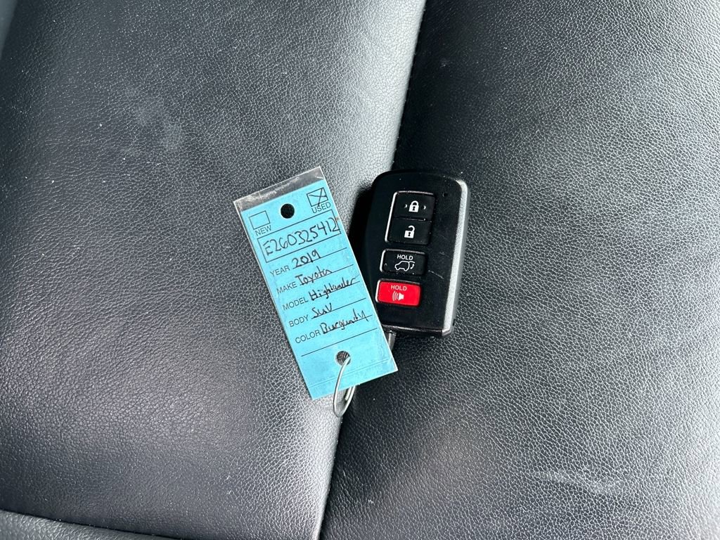 Used 2019 Toyota Highlander XLE image 34