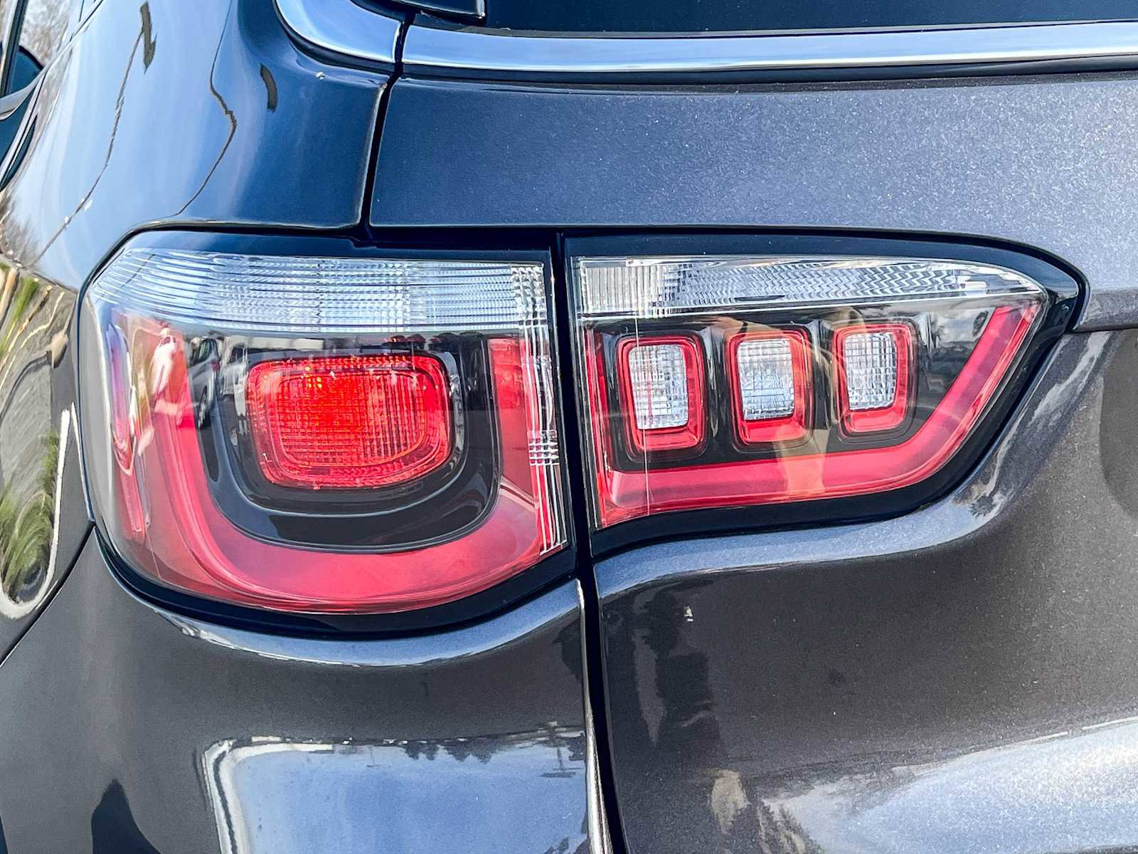 Used 2019 Jeep Compass Latitude w/ Popular Equipment Group image 8