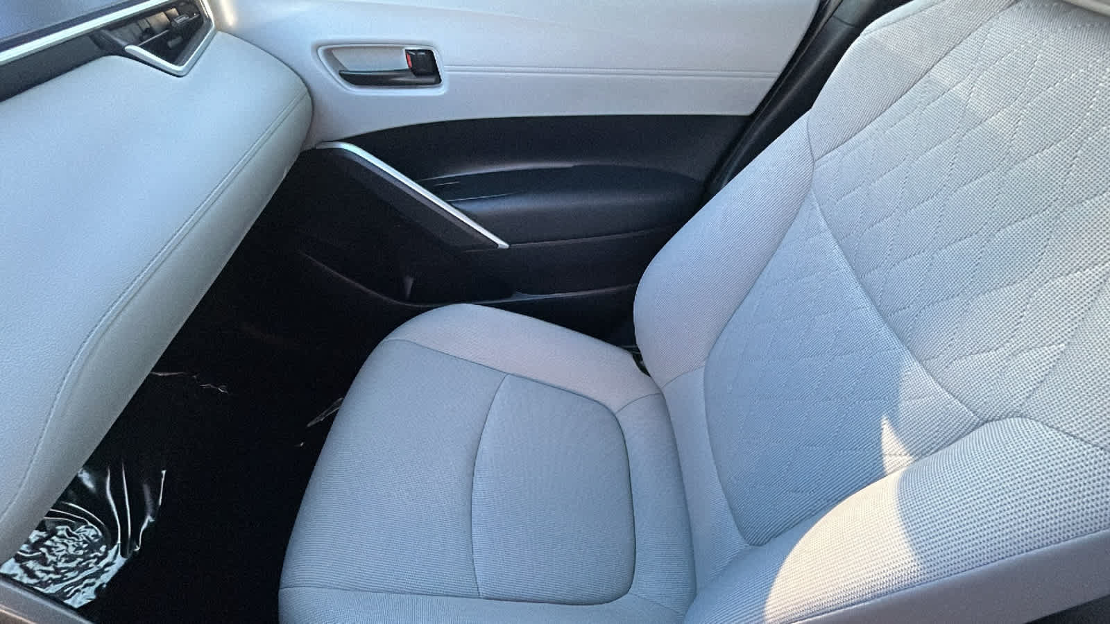 Used 2022 Toyota Corolla Cross LE AWD/4WD image 12