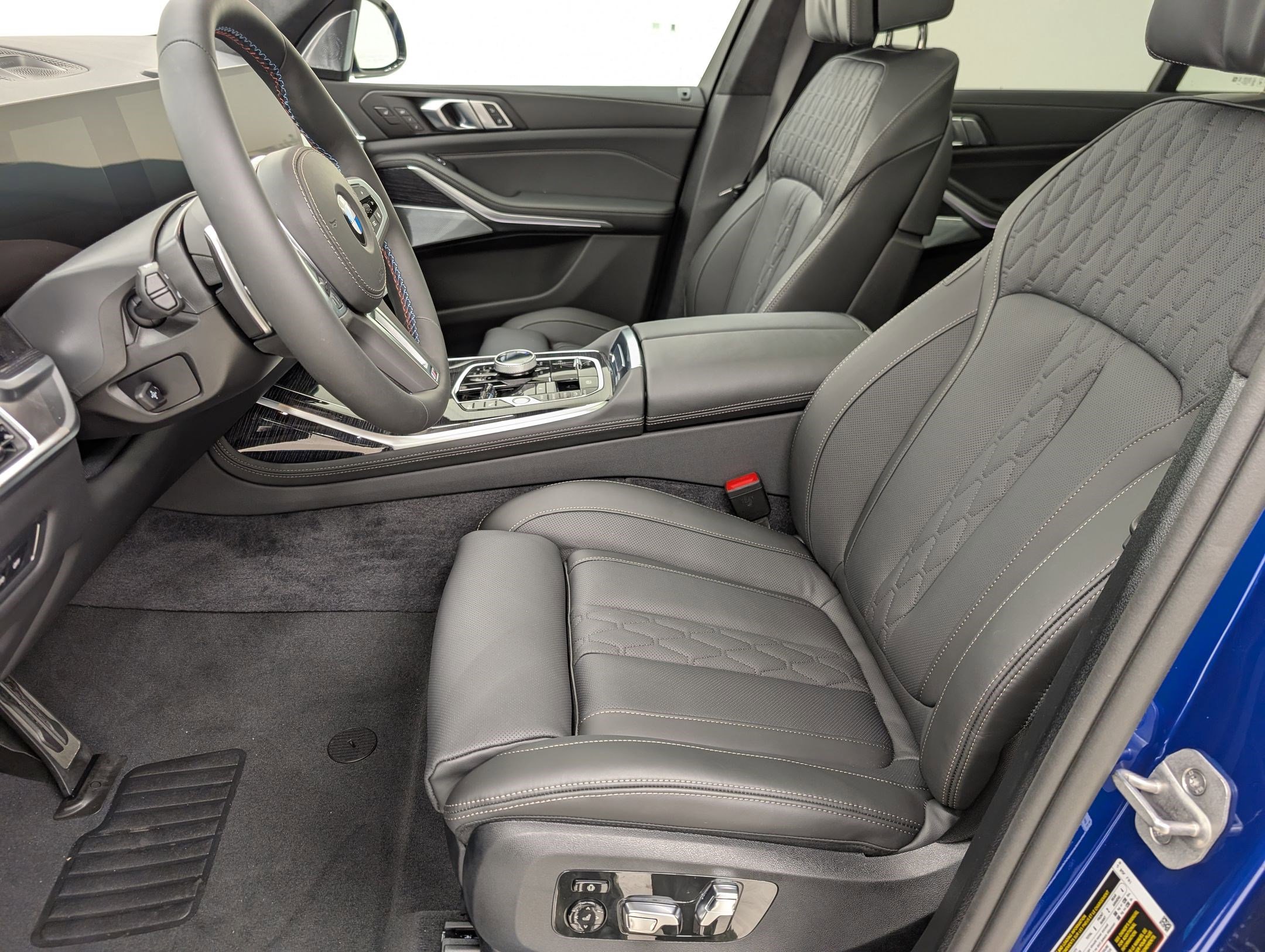 New 2026 BMW X7 M60i image 5