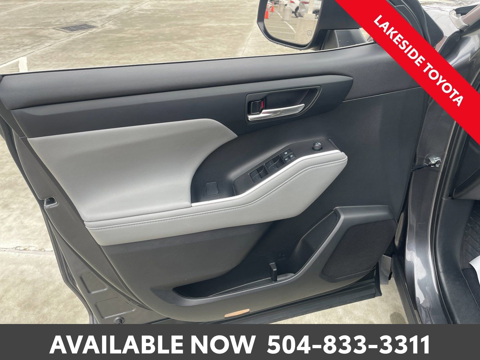 Used 2023 Toyota Highlander XLE image 12