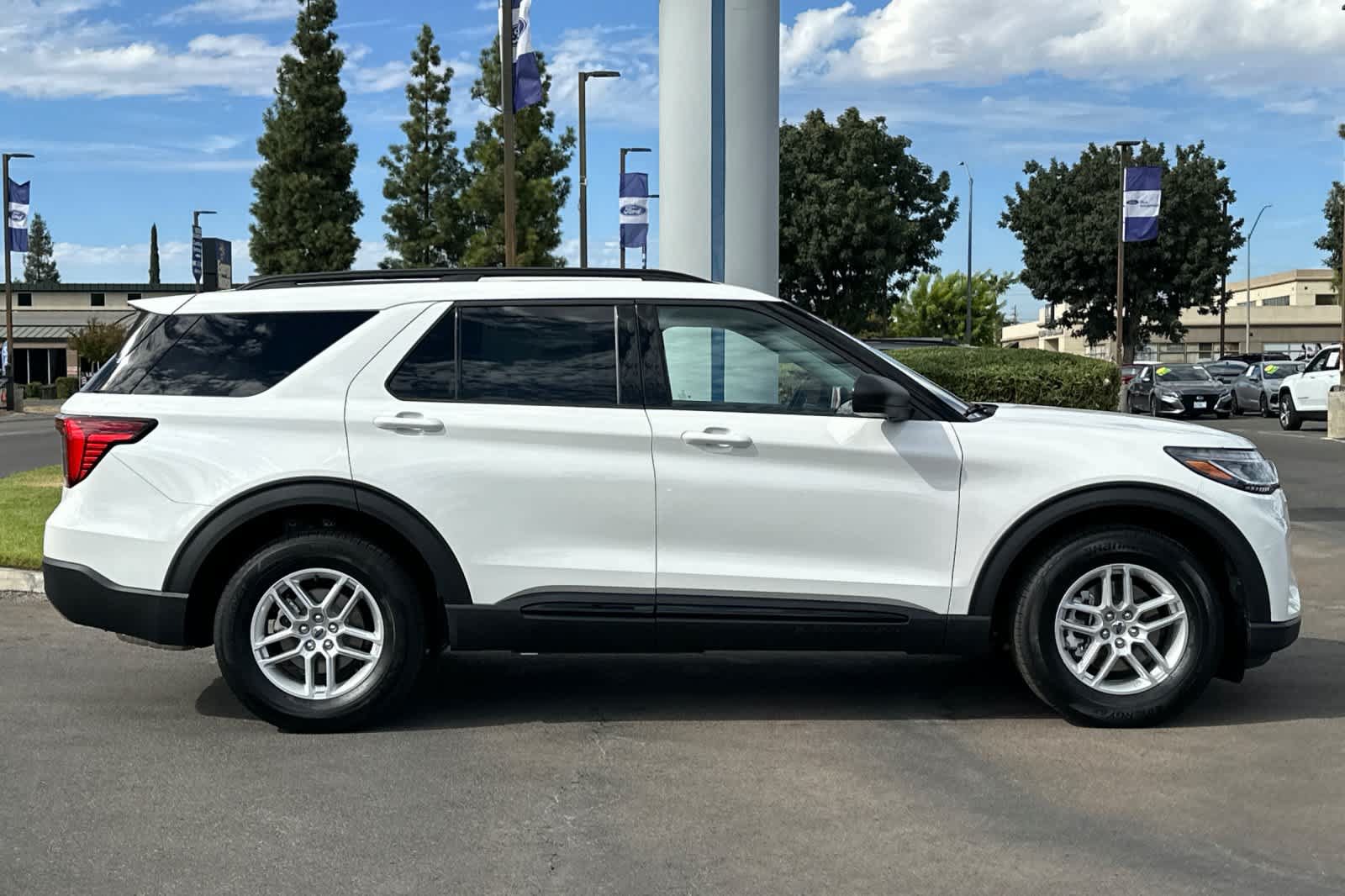 New 2026 Ford Explorer Active w/ Active Comfort Package RWD image 8