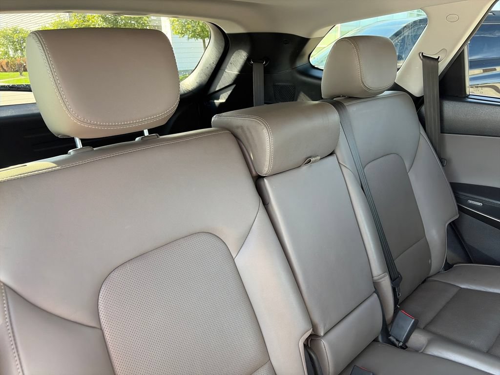 Used 2017 Hyundai Santa Fe AWD image 35