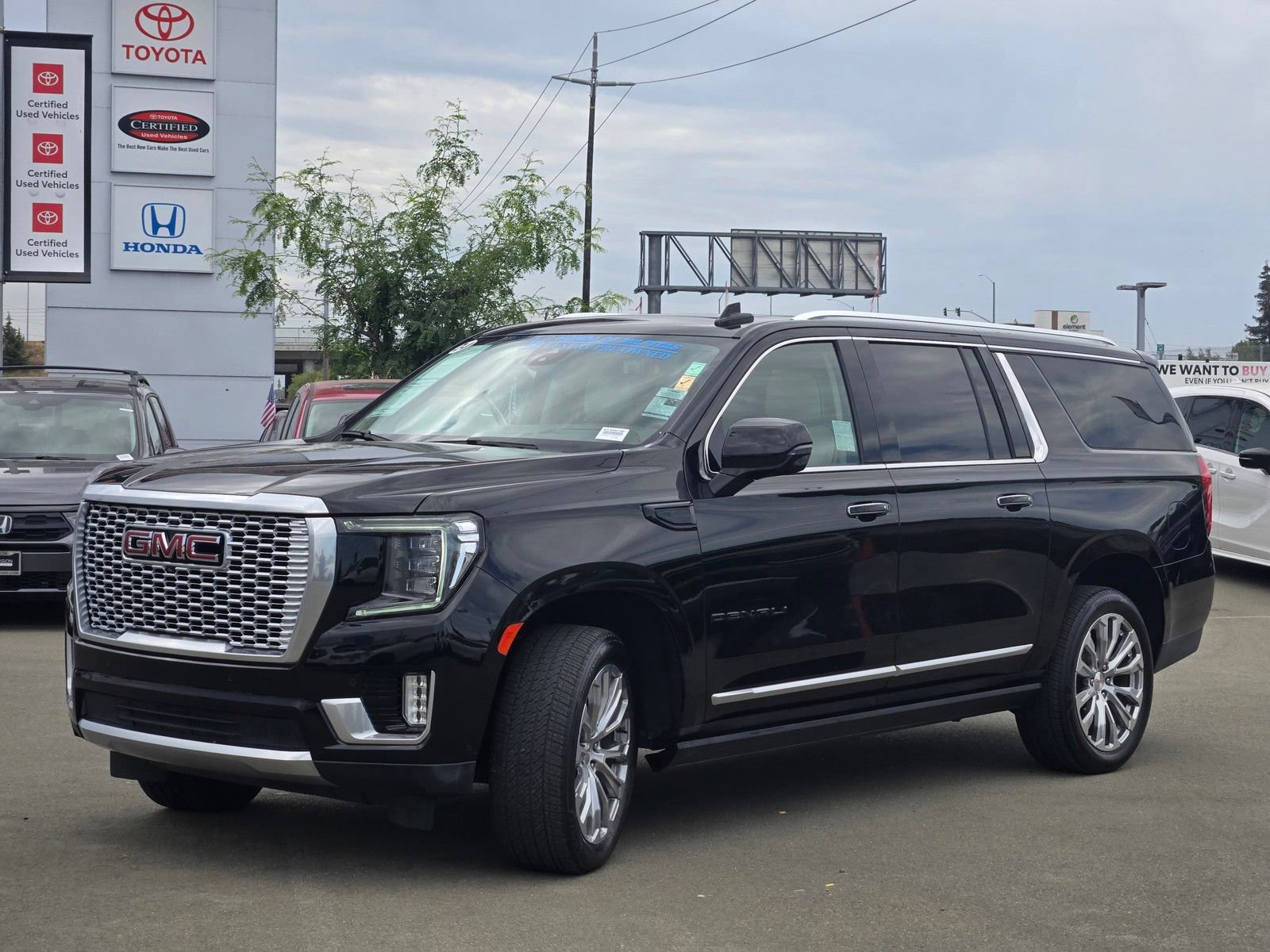 Used 2024 GMC Yukon XL Denali w/ Advanced Technology Package AWD/4WD image 3