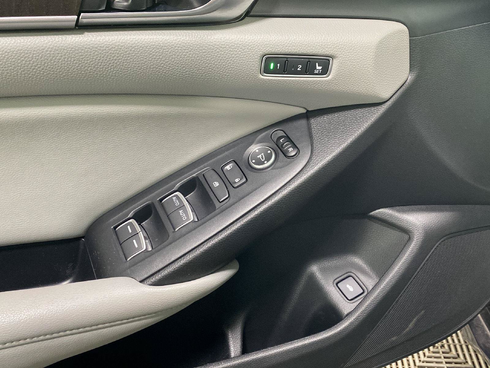 Used 2018 Honda Accord Touring image 26