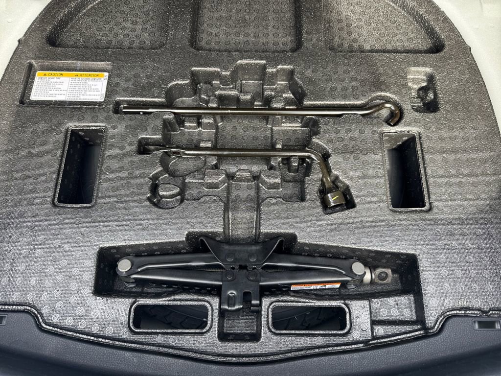 Used 2021 Toyota Camry XSE w/ Navigation Upgrade Package image 17