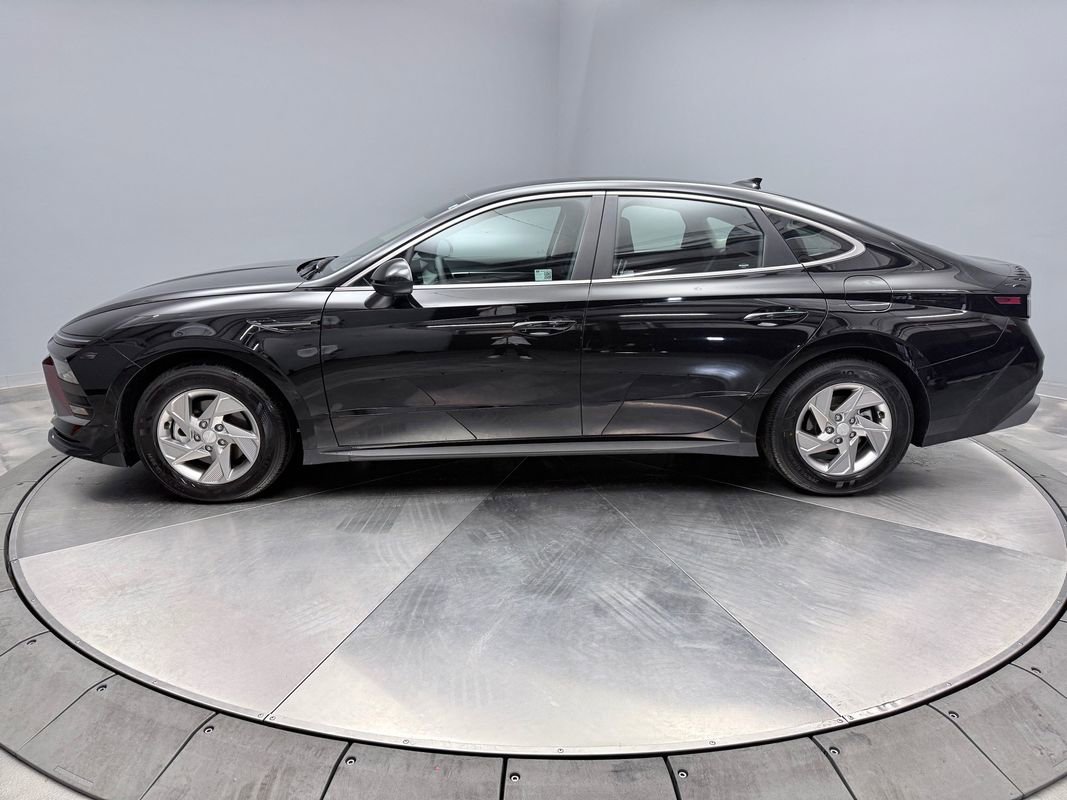 Used 2025 Hyundai Sonata SE FWD image 8