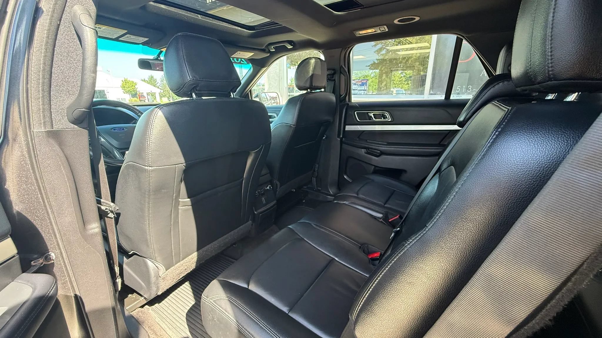 Used 2016 Ford Explorer XLT w/ Equipment Group 202A AWD/4WD image 11