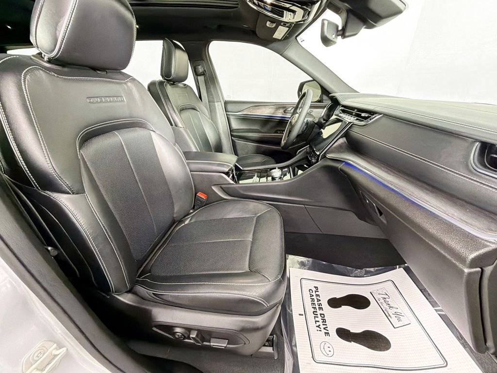 Used 2024 Jeep Grand Cherokee L Overland w/ Trailer Tow Package image 32