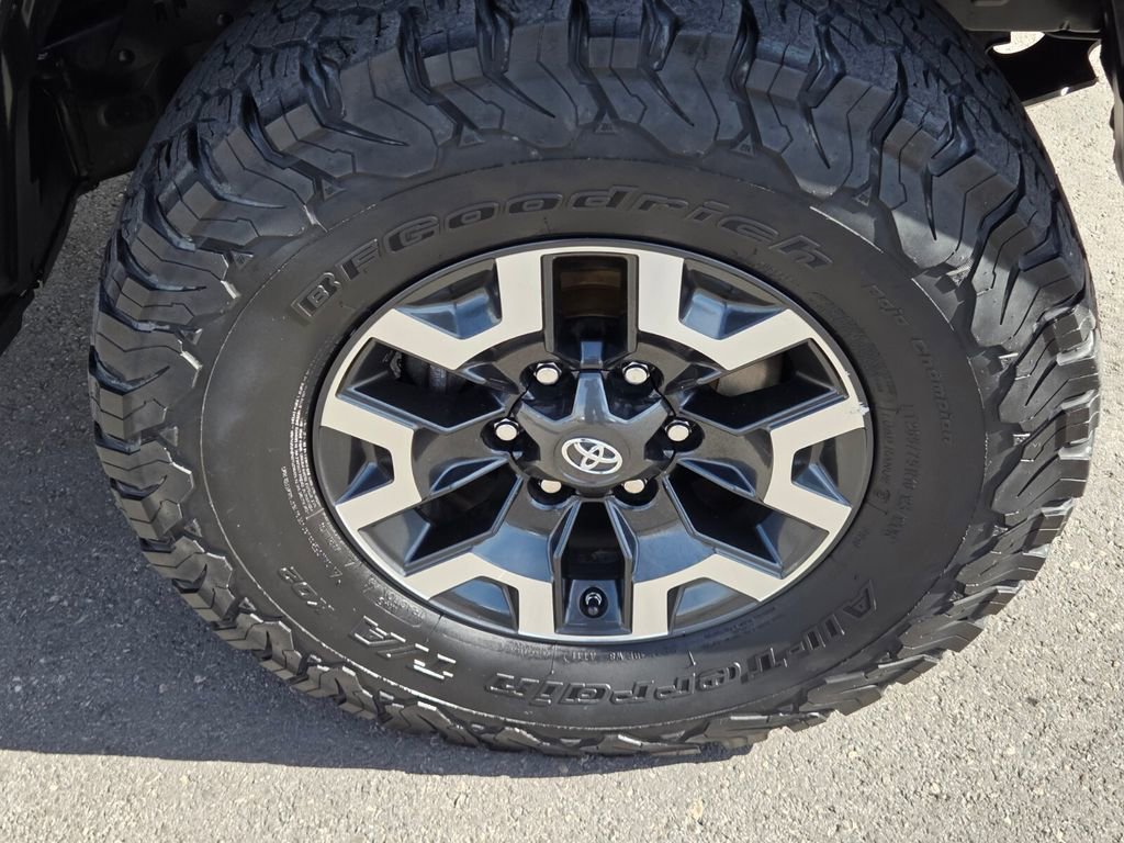 Used 2020 Toyota Tacoma TRD Off-Road AWD/4WD image 35
