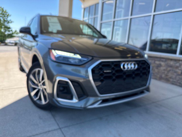 Used 2022 Audi Q5 2.0T Premium Plus w/ Premium Plus Package AWD/4WD image 2