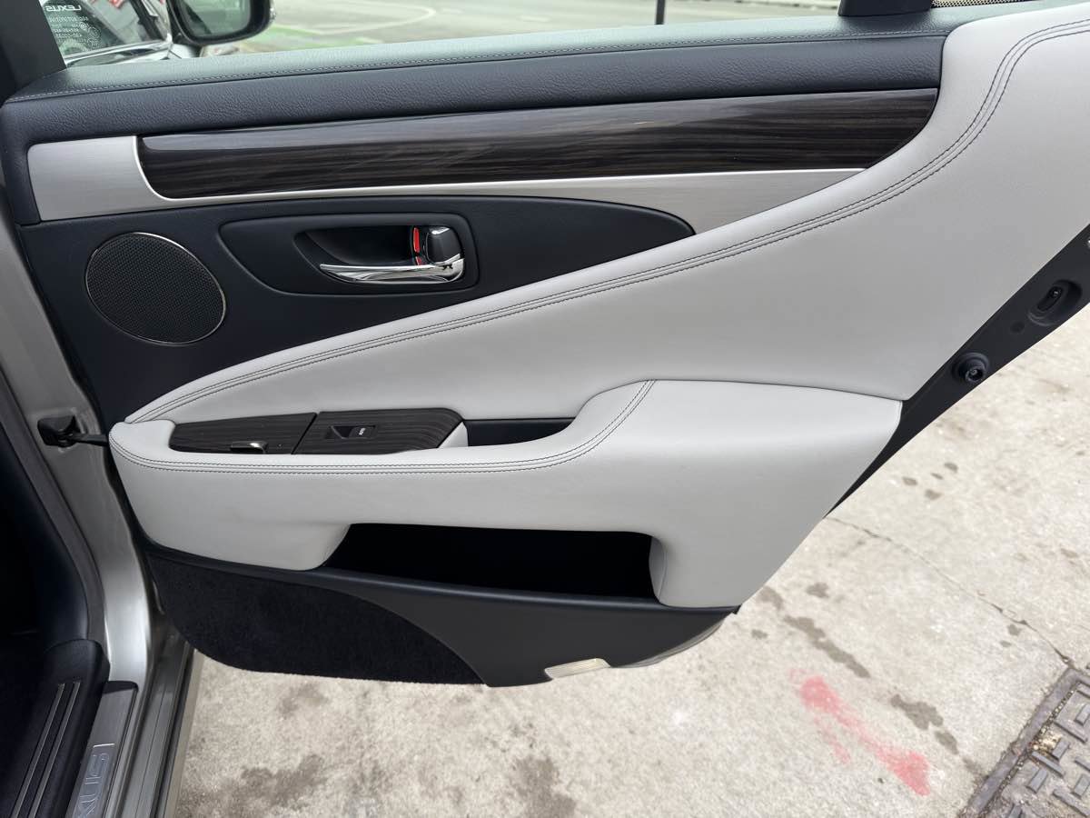 Used 2016 Lexus LS 460 AWD image 23