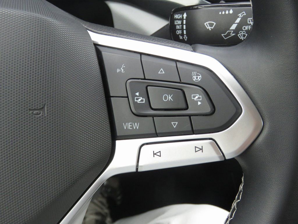 Used 2022 Volkswagen Taos SEL image 23