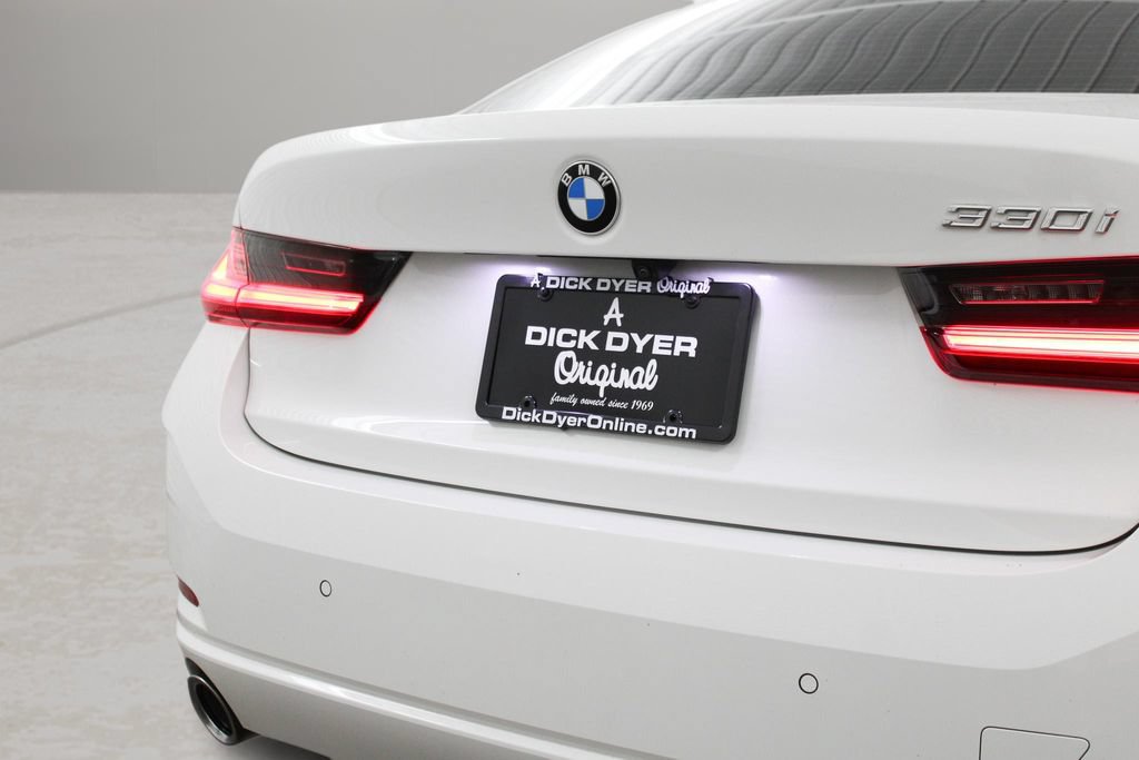Used 2024 BMW 330i Sedan w/ Convenience Package RWD image 32