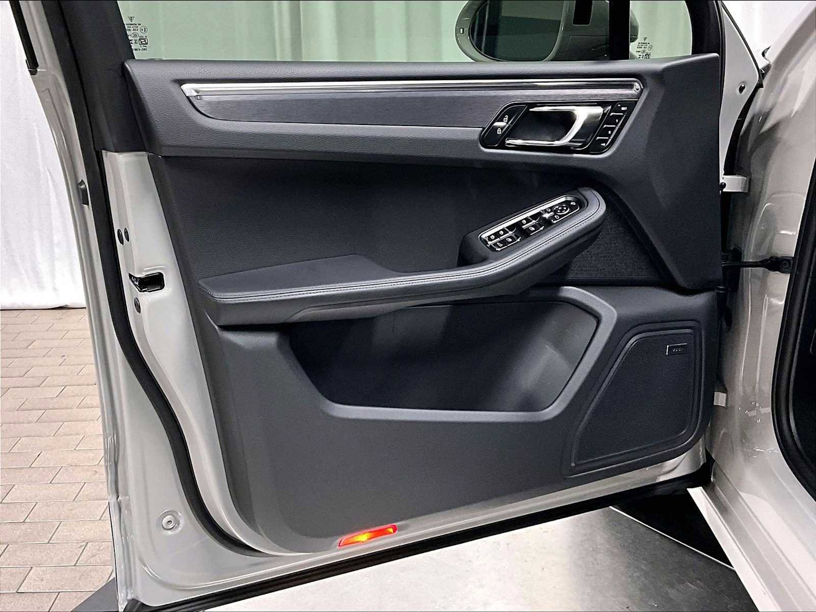 Used 2025 Porsche Macan GTS image 24