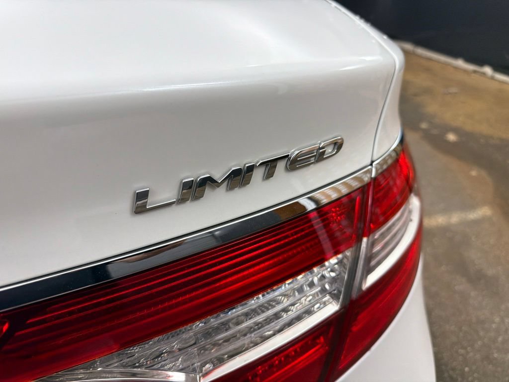 Used 2017 Hyundai Azera Limited FWD image 24