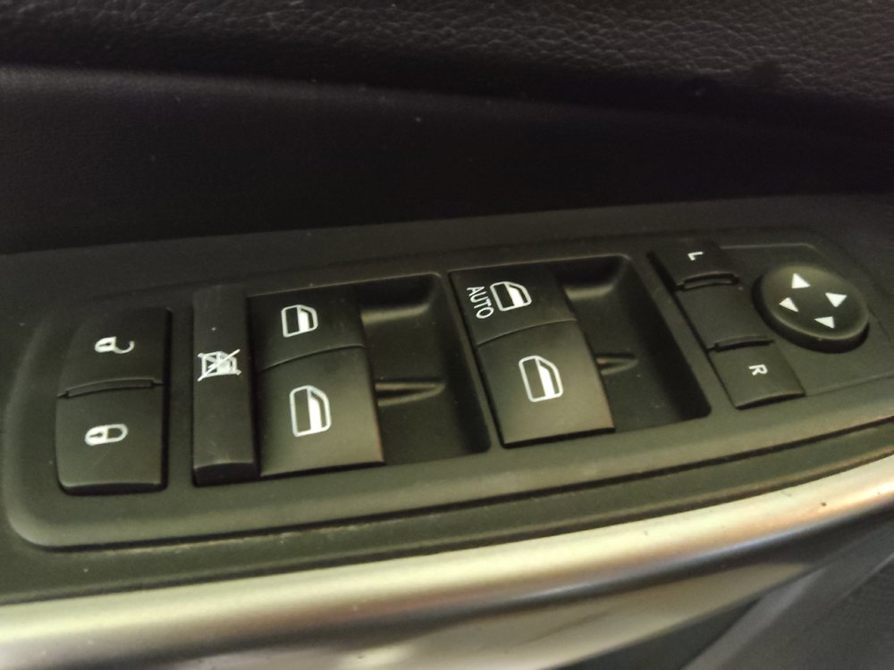 Used 2019 Jeep Cherokee Latitude w/ Cold Weather Group FWD image 27