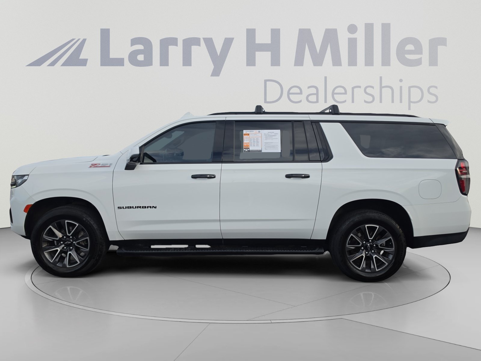 Certified 2022 Chevrolet Suburban Z71 w/ Luxury Package AWD/4WD image 2
