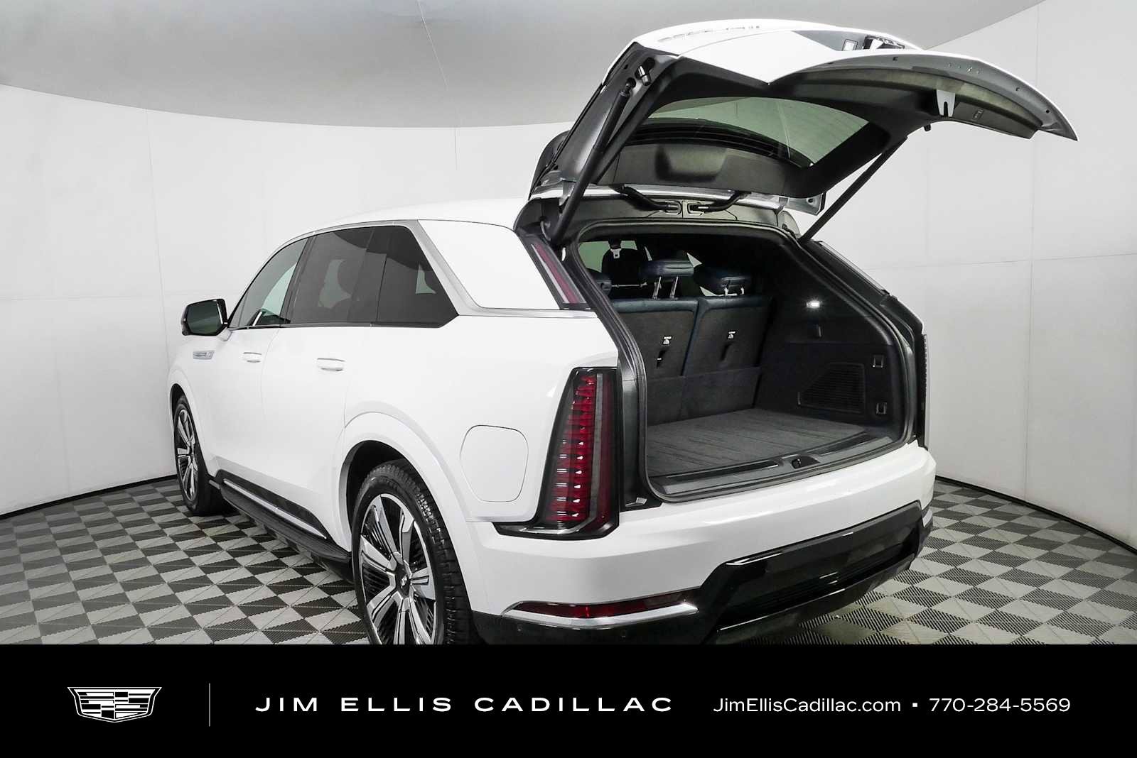 Certified 2025 Cadillac Escalade IQ Luxury 2 w/ LPO, Premium Carpet Package AWD/4WD image 34