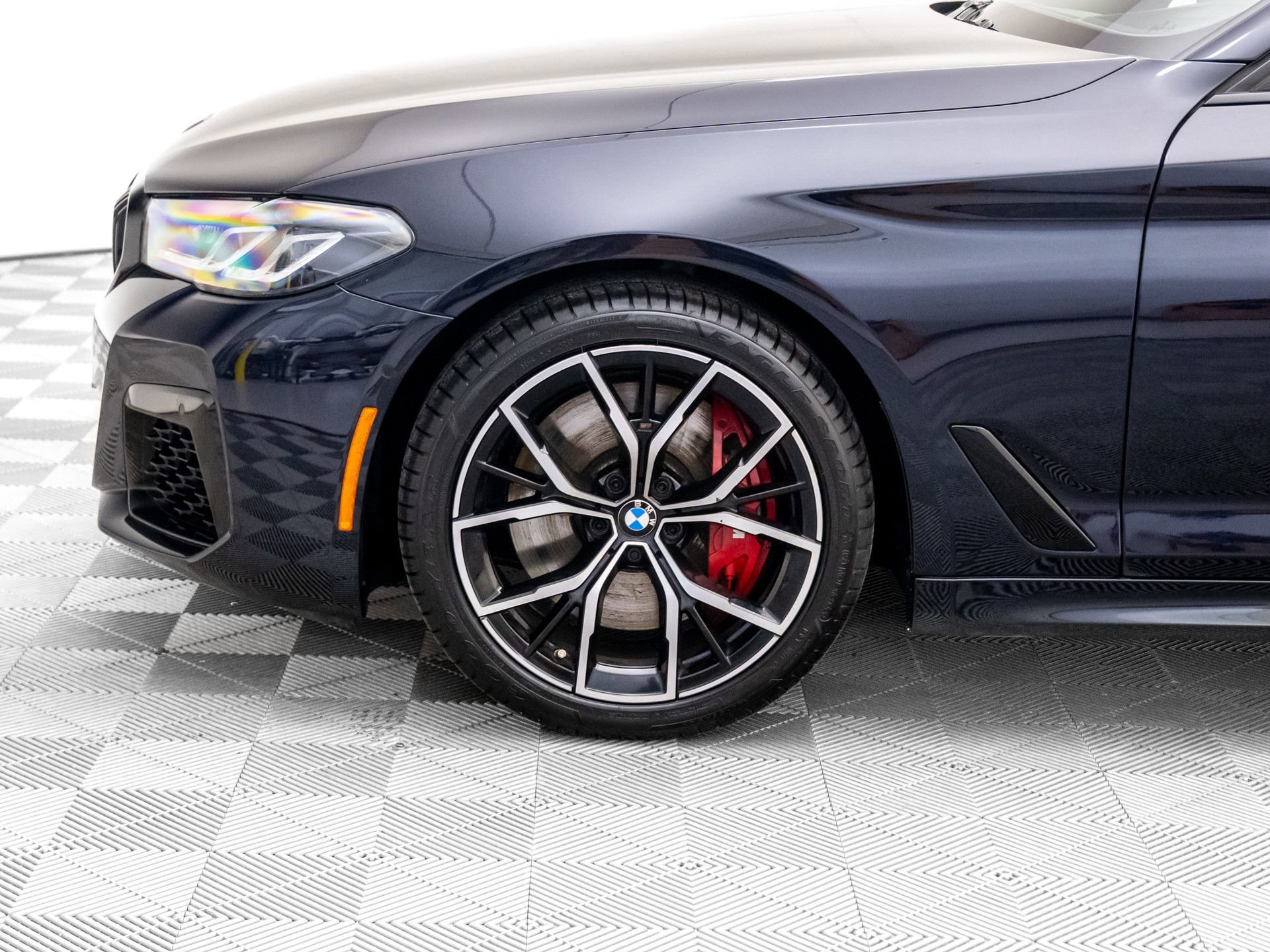 Used 2023 BMW 540i xDrive w/ Executive Package image 36