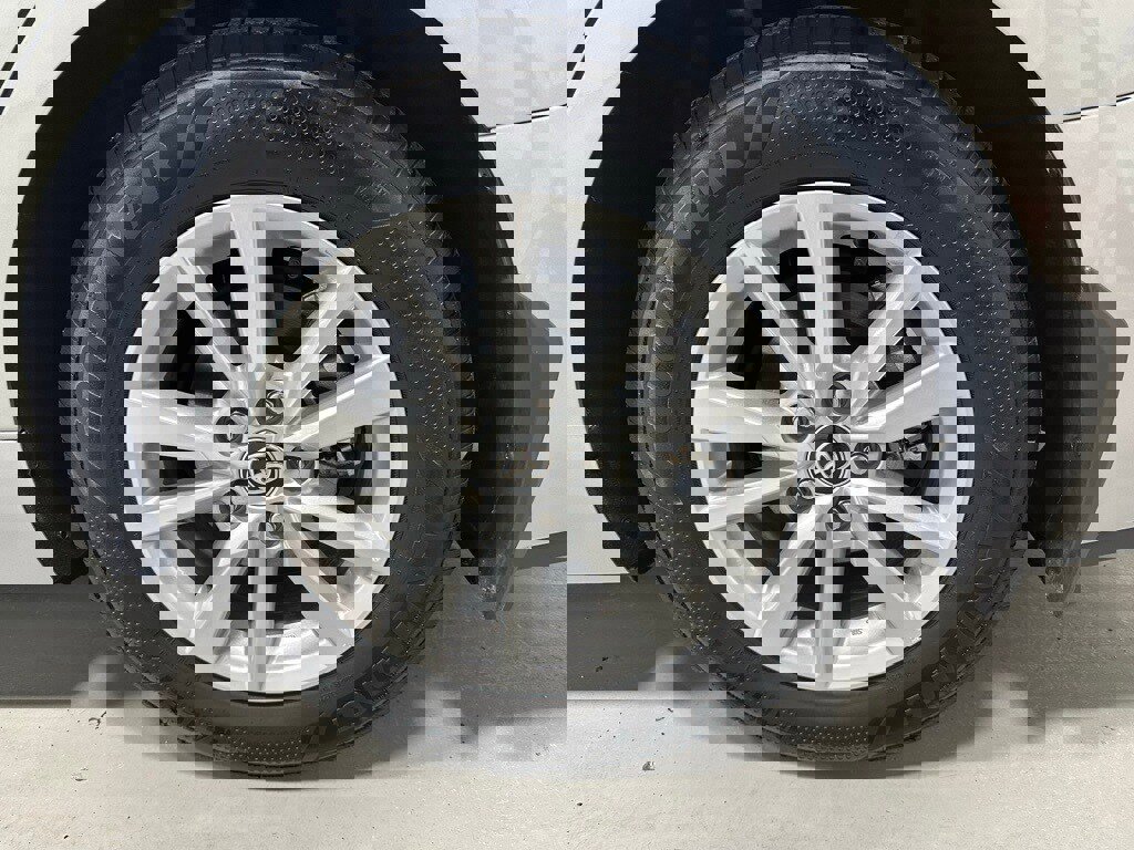 Used 2025 Toyota Camry LE image 64