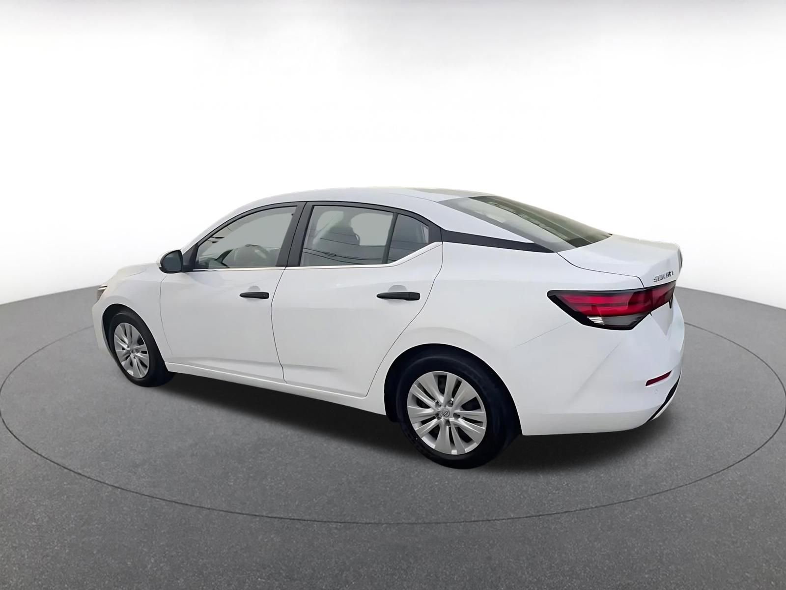 Used 2025 Nissan Sentra S FWD image 10