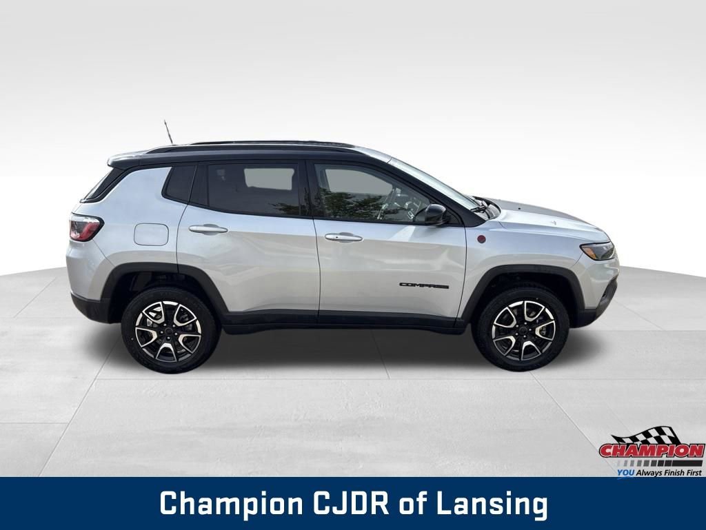 Used 2025 Jeep Compass Trailhawk AWD/4WD image 14