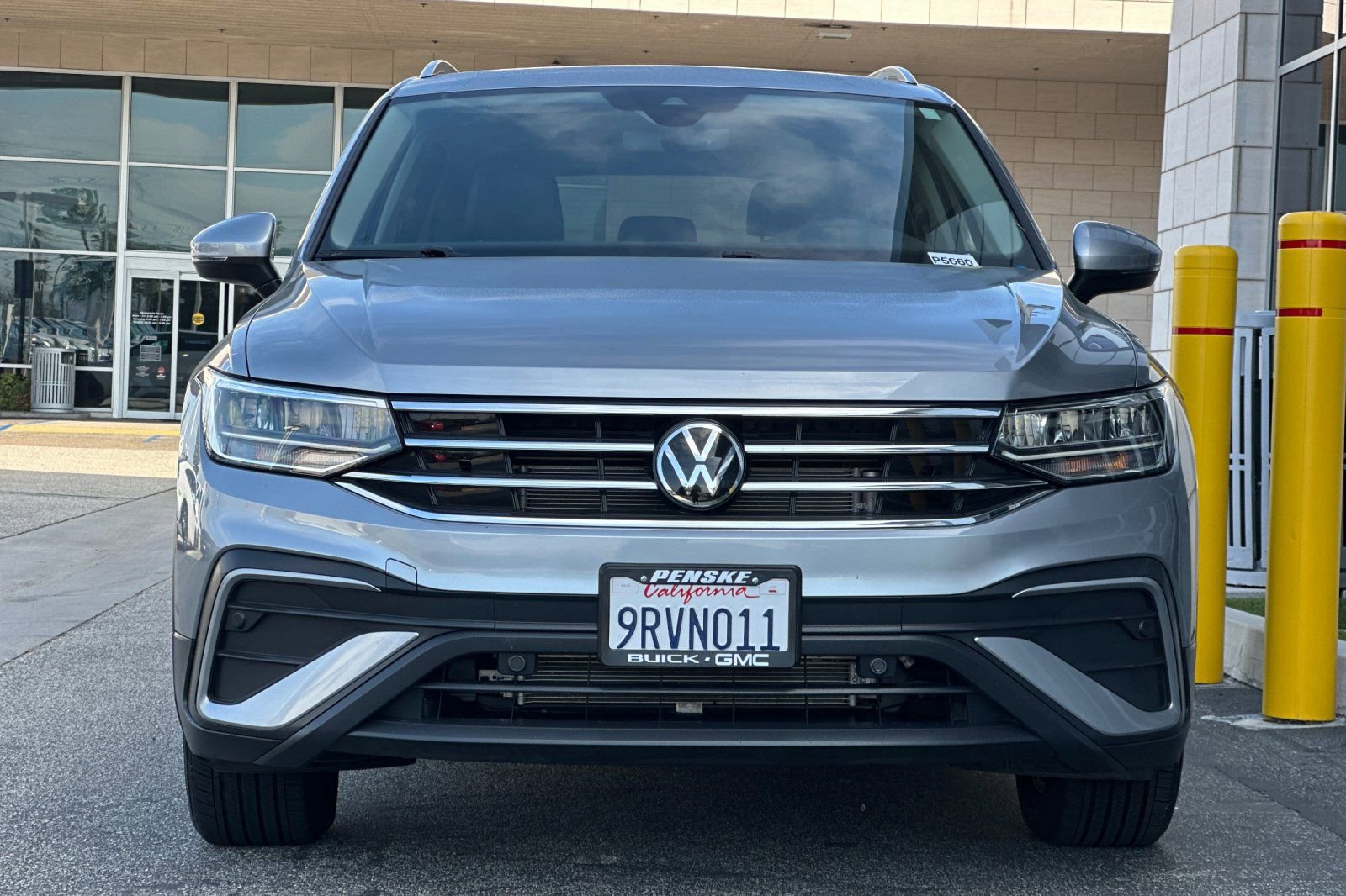 Used 2024 Volkswagen Tiguan SE image 9