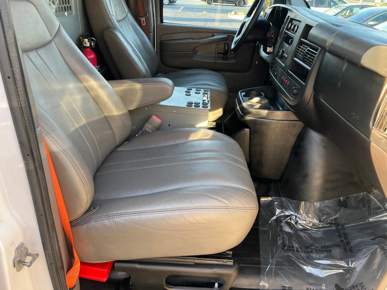 Used 2014 Chevrolet Express 2500 image 31