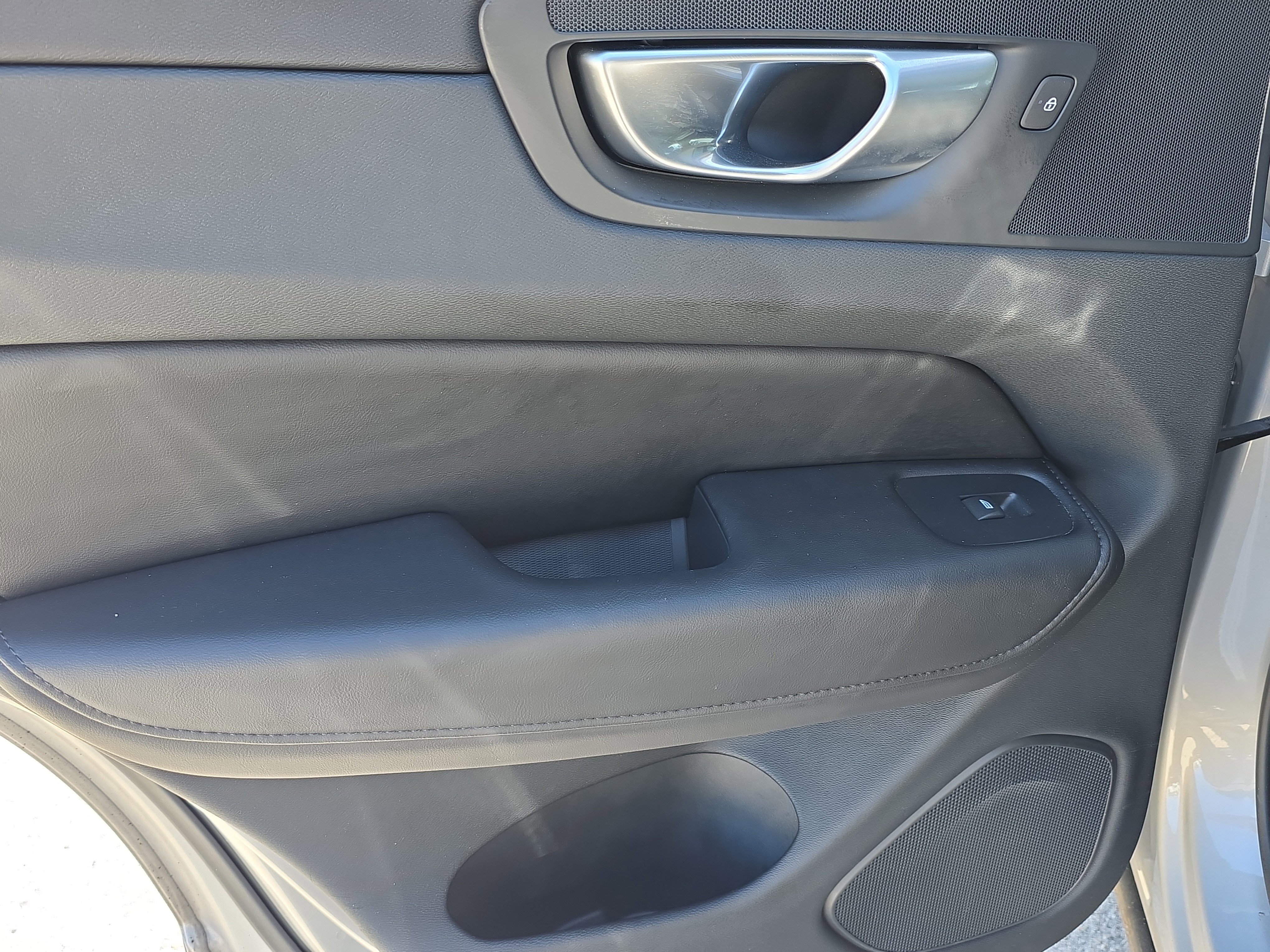 Used 2024 Volvo XC60 B5 Plus w/ Protection Package Premier AWD/4WD image 14