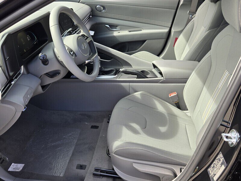 New 2026 Hyundai Elantra SEL Sport Premium FWD image 5