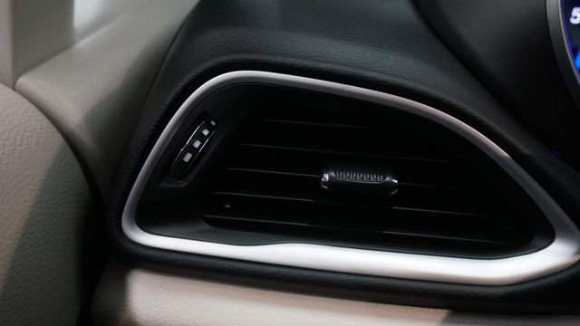 Used 2024 Chrysler Pacifica Touring-L image 26