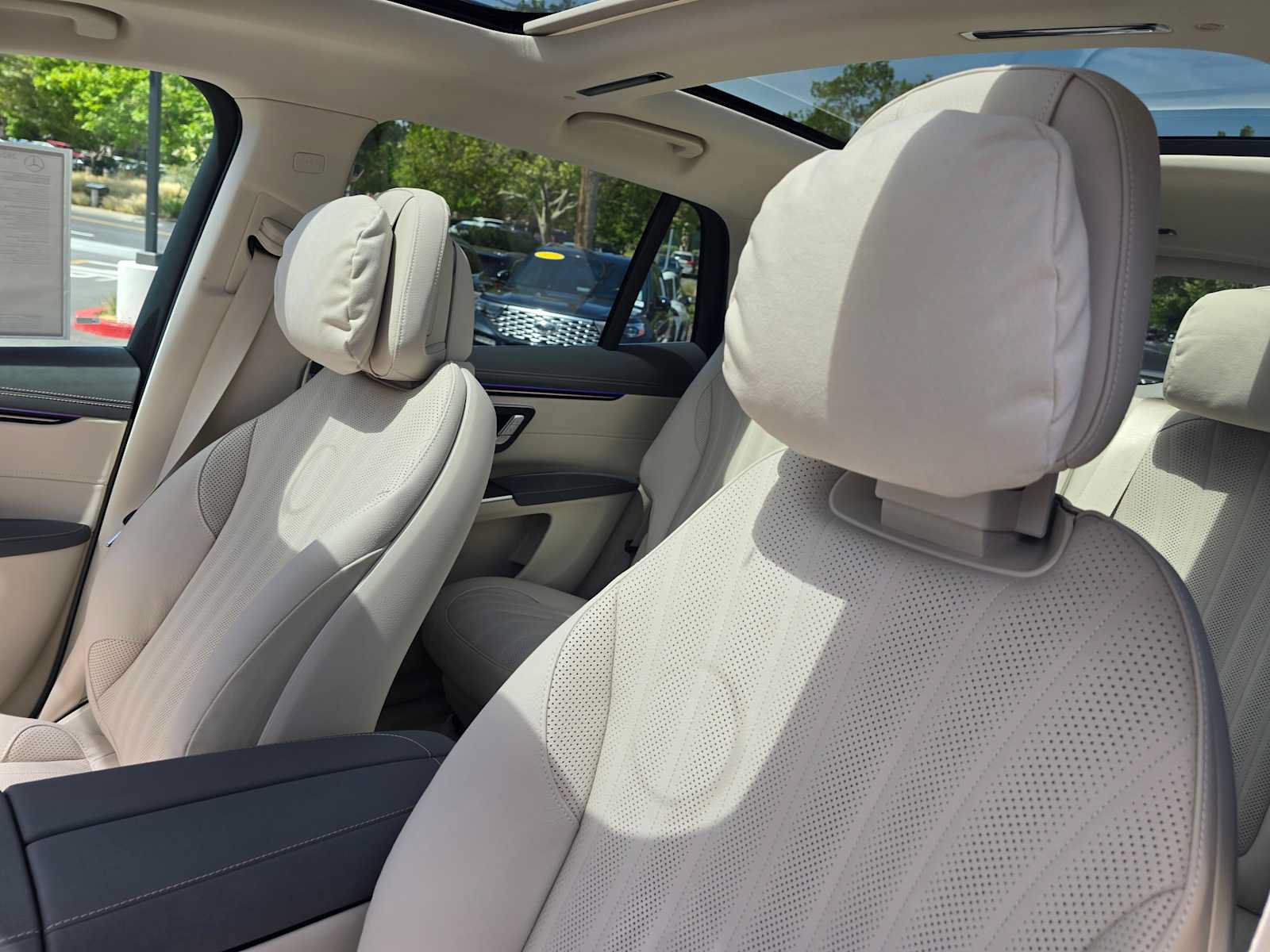 New 2026 Mercedes-Benz EQS 400 4MATIC SUV image 24