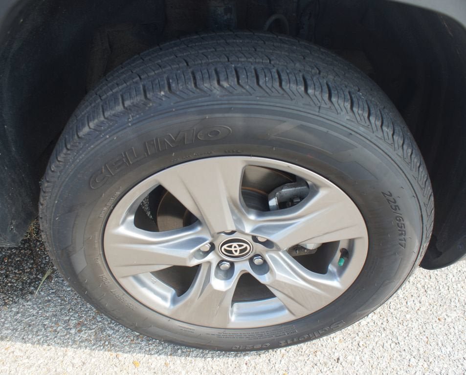 Used 2025 Toyota RAV4 XLE AWD/4WD image 25