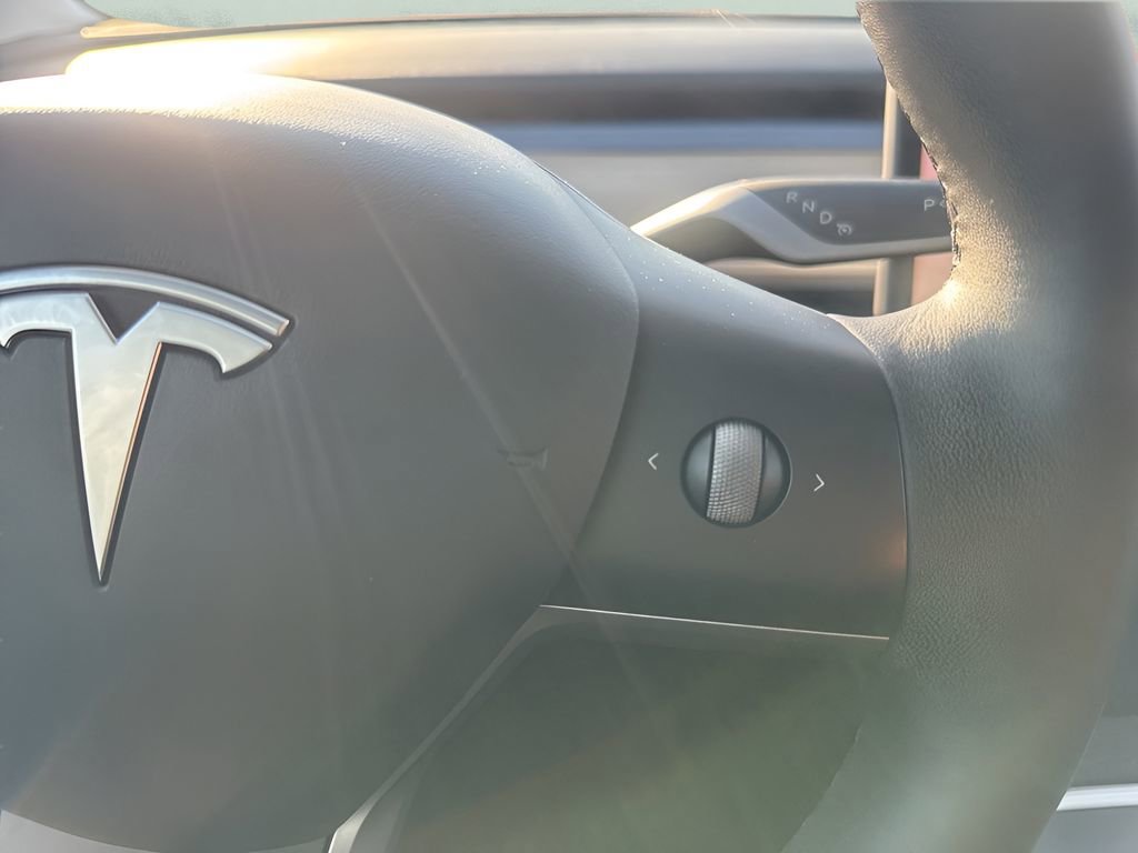 Used 2023 Tesla Model 3 Standard Range image 17