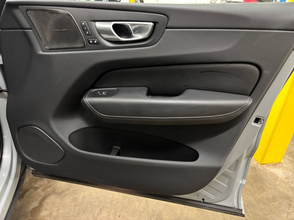Certified 2024 Volvo XC60 B5 Ultimate w/ Protection Package Premier AWD/4WD image 15