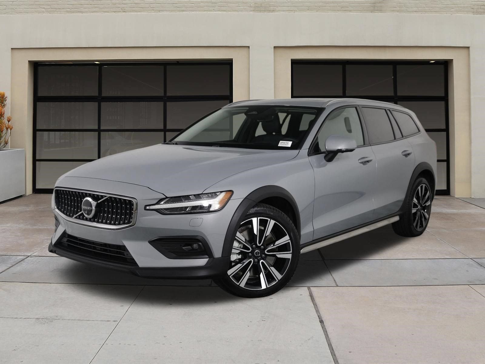 Certified 2025 Volvo V60 B5 Cross Country Ultra AWD/4WD image 3