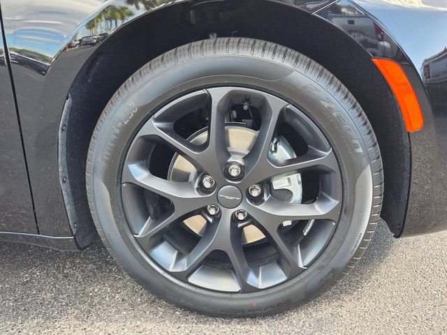 New 2027 Chrysler Pacifica Limited FWD image 10