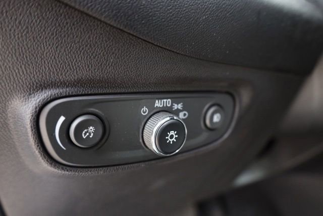 Used 2023 Chevrolet Equinox Premier image 16